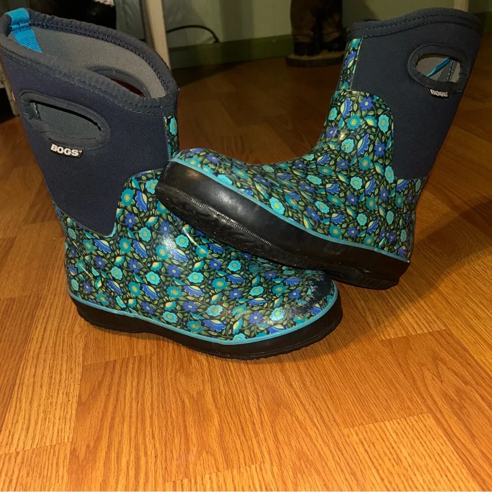 BOGS womens Floral Blue and Green Boots - Picture 2 of 7